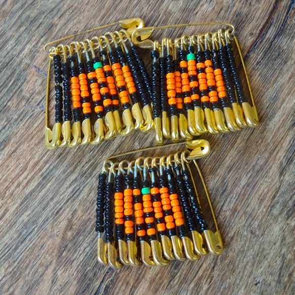 Set of 3 Vintage 90s Handmade Jack-o-lantern Halloween Town Pumpkin Safety Pins - Picture 5 of 6